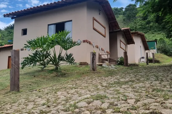 Clínica de reabilitação em Formiga - MG Fachada da casa com jardim