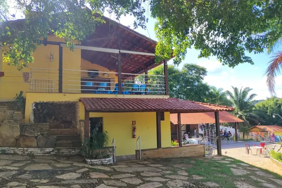 Fachada e área externa da casa