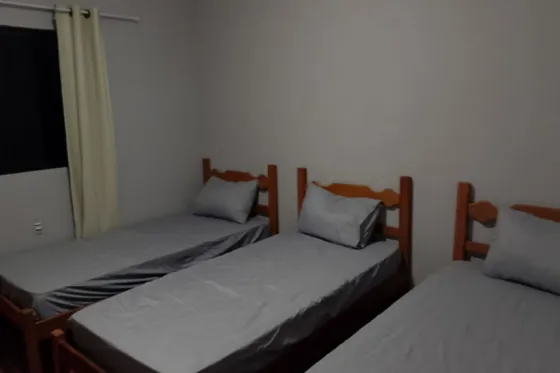 Clínica de reabilitação em Nova Serrana - MG Três camas em dormitório