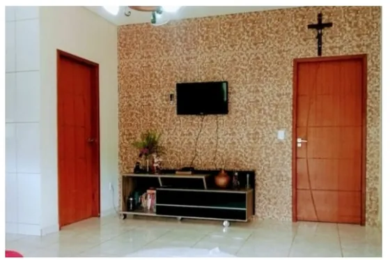 Clínica de reabilitação em Perdigão - MG Sala com TV e portas de acesso