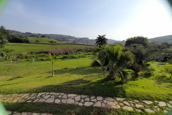 Área ao ar livre com gramado