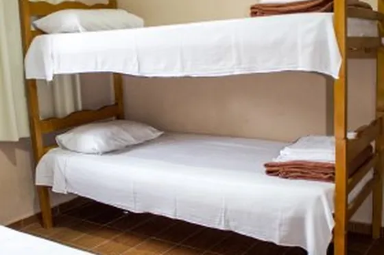 Clínica de reabilitação em Sabará - MG Beliche com roupa de cama limpa