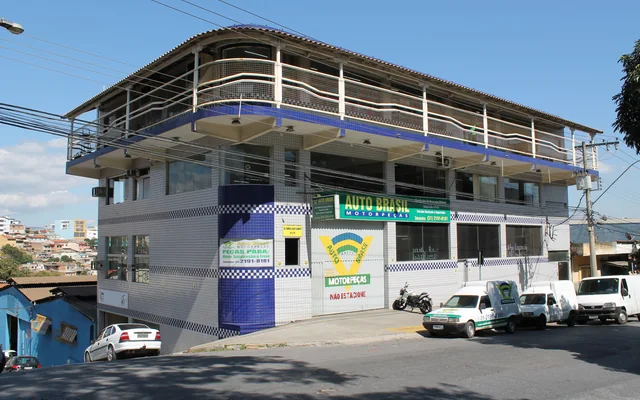Prédio de clínica na cidade em Contagem