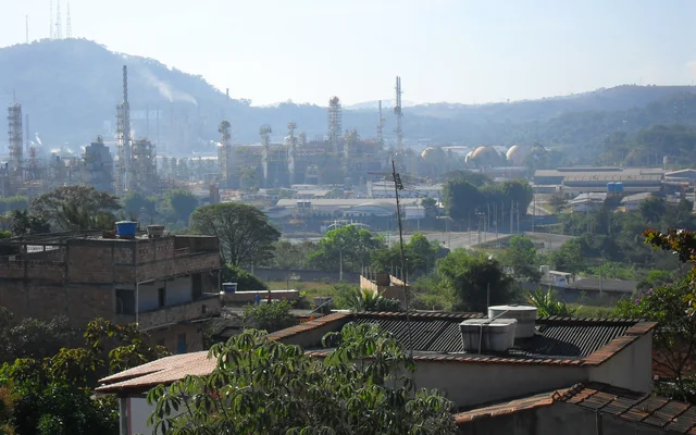 vista de área industrial e rural em Ibirité