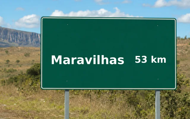 Placa de estrada indicando Maravilhas a 53 km
