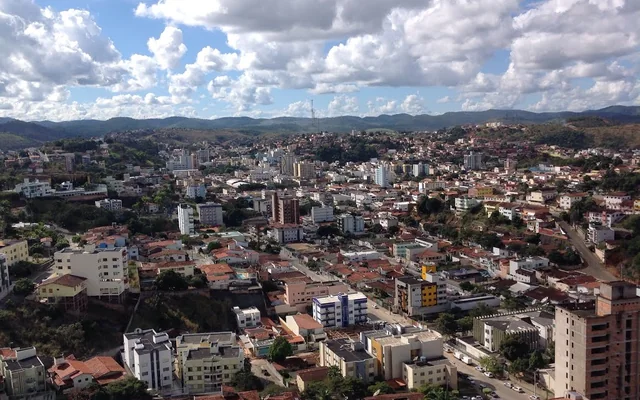 Vista panorâmica da cidade e paisagem em Teófilo Otoni